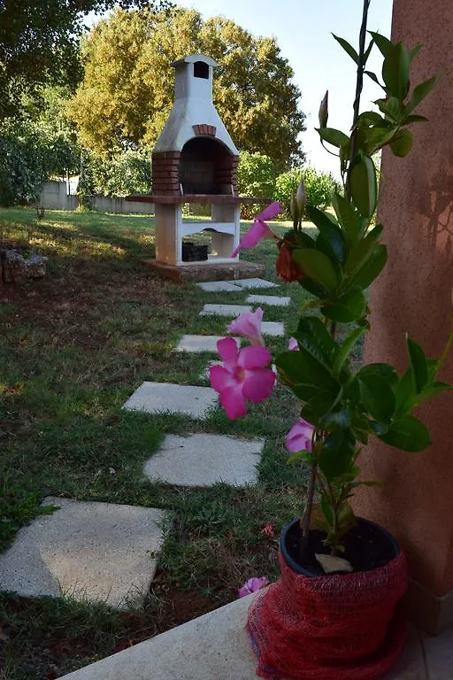Apartment Ines Bale 0*,  Croazia